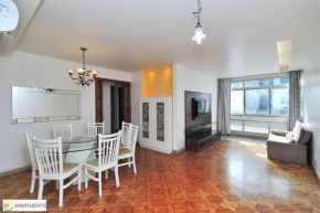 Belo sala 3 quartos com 2 suites para 8 pessoas